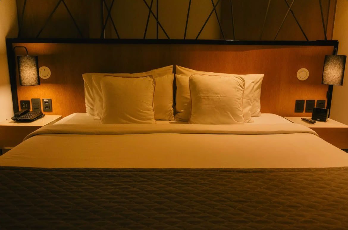 Sereia Suite — king-size bed